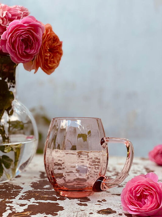 Malý krištáľový pohár na pivo Marie v ružovej farbe z českého autorského skla