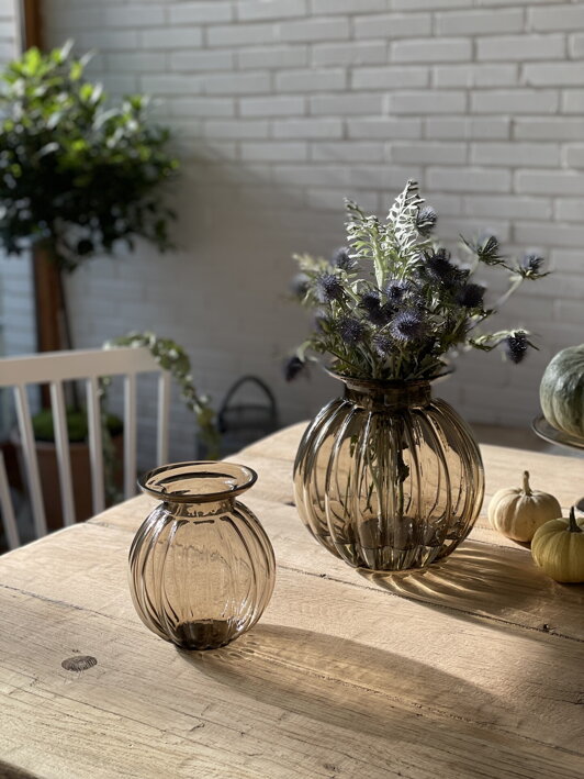 Malá a veľká guľatá váza z dymového krištáľu s vlnkovaným dizajnom