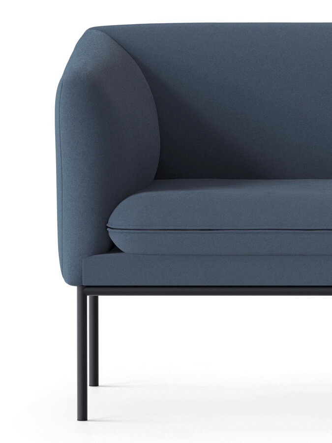 Luxusné tmavomodré kreslo s minimalistickým dizajnom