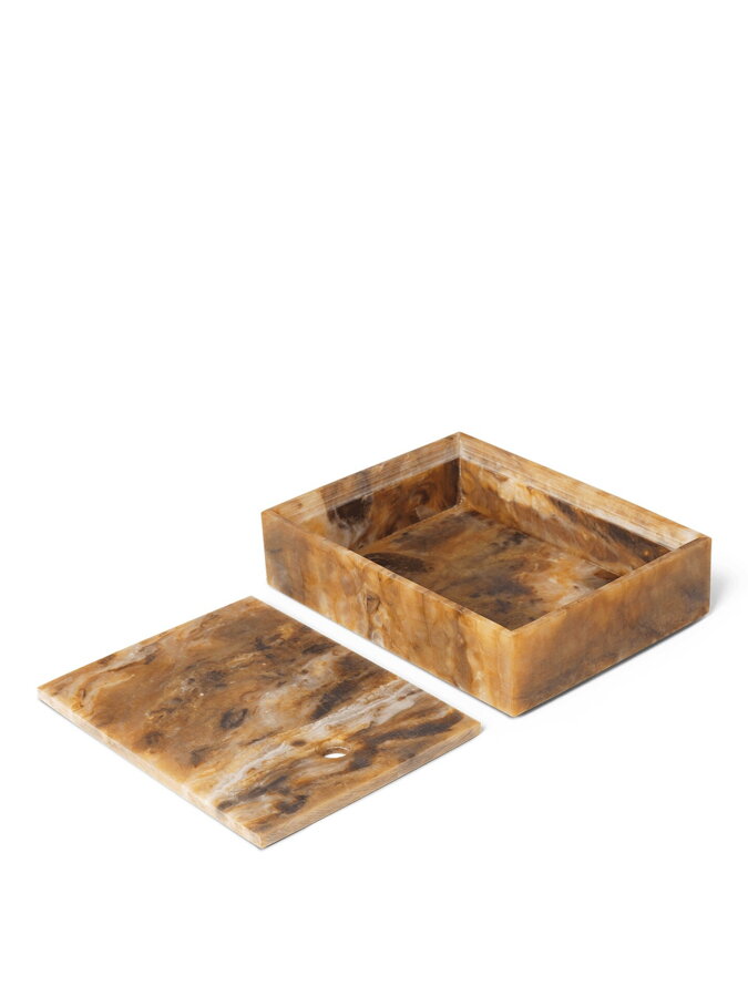 Hnedý úložný box Mist s vekom, ktoré ľahko zapadne 