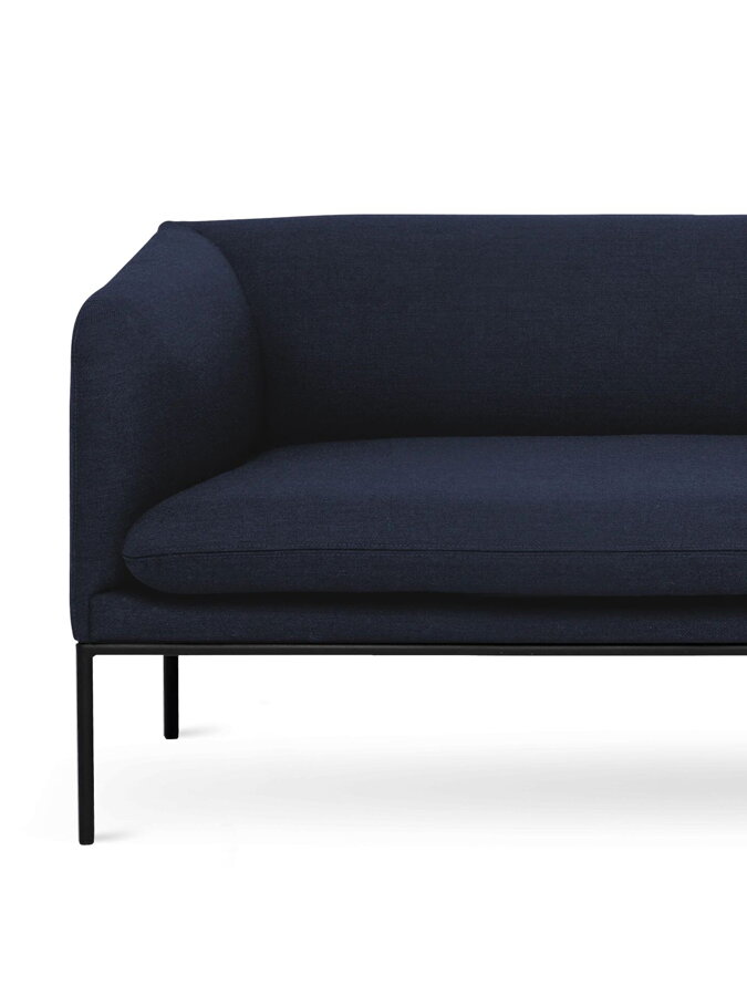 Luxusná tmavomodrá pohovka s minimalistickým dizajnom