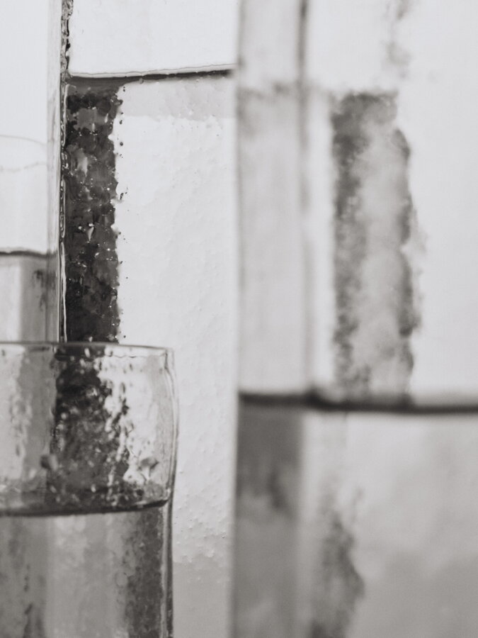 Detail na ručne fúkané sklo pohára Kiru.