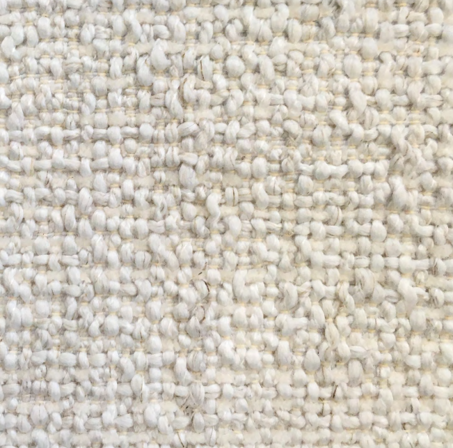 Detail na čalúnenie pohovky Rico Lounger v bielej farbe off-white.