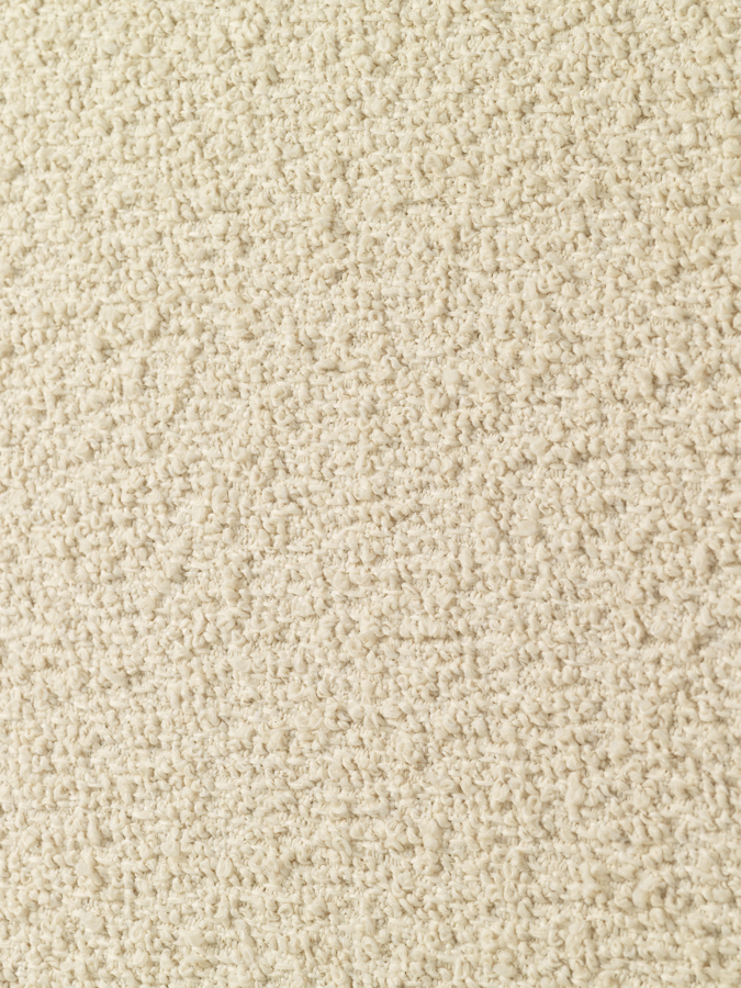 Detail bielej látky v čalúnení Pure Bouclé. 