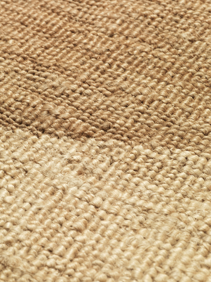 Detail na prírodnú 100% jutu tkanou technikou soumak.