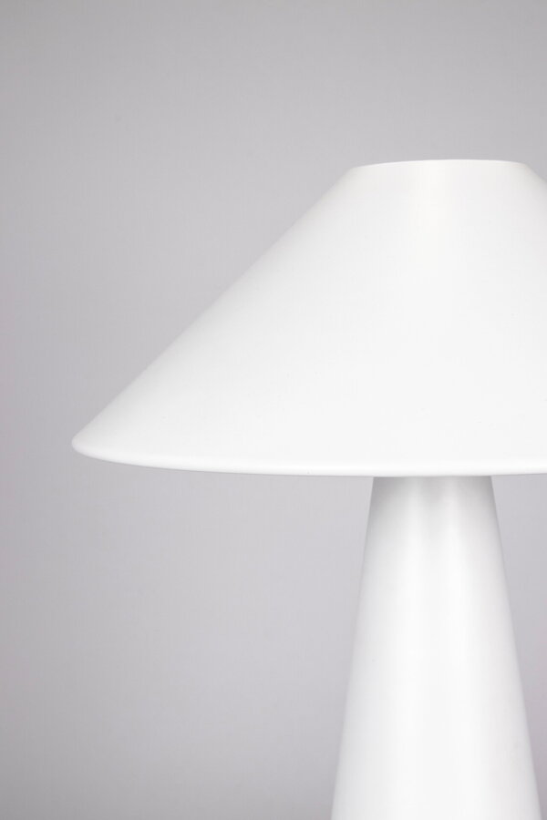 Biela stolová lampa Cannes z matného lakovaného kovu.