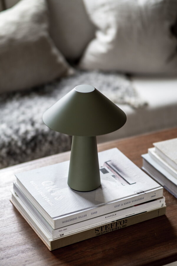 Cannes Moss Green hordozható asztali lámpa – zöld