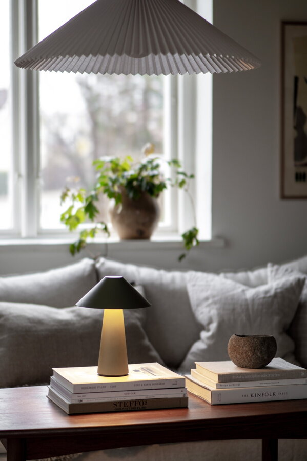 Cannes Moss Green hordozható asztali lámpa – zöld