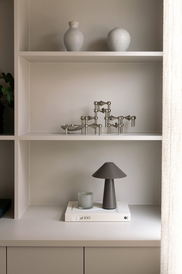 Cannes Mocha hordozható asztali lámpa – barna