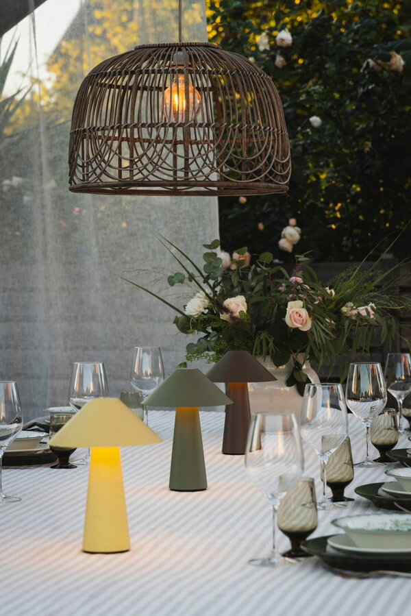 Cannes Mocha hordozható asztali lámpa – barna