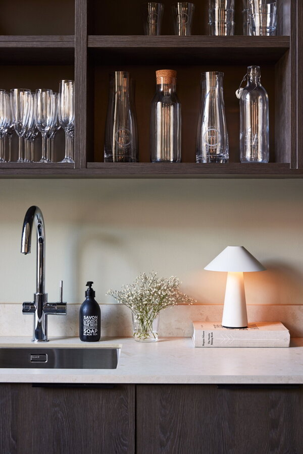 Cannes White hordozható asztali lámpa – fehér