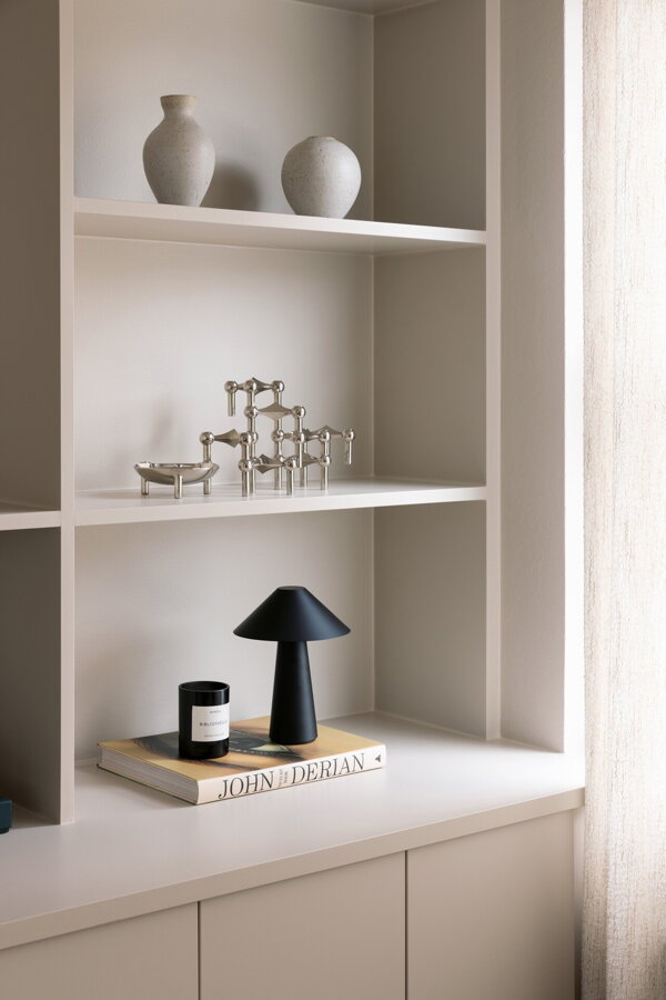 Cannes Black hordozható asztali lámpa – fekete