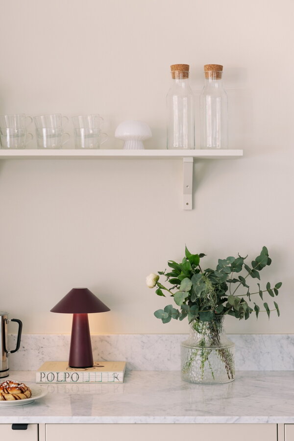 Cannes Burgundy hordozható asztali lámpa – sötétpiros