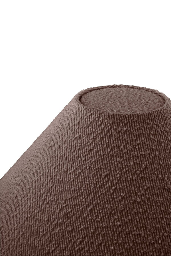 Detail na tkaninu bouclé tienidla na stojanovú lampu v hnedej farbe.