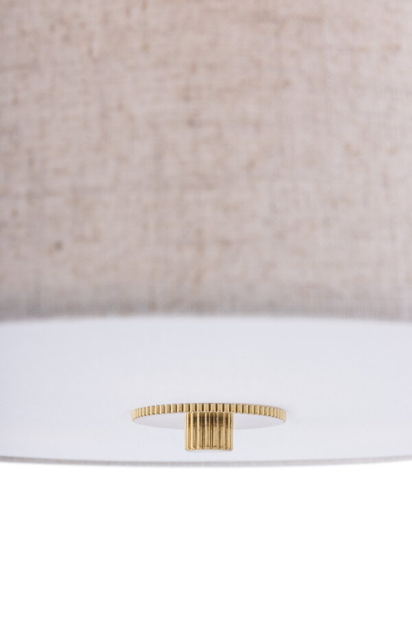 Stropná lampa Noah s béžovým tienidlom z kvalitného ľanu a prvkami v prevedení pravej mosadze.