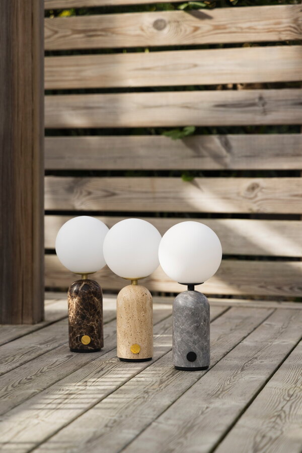 Tri prenosné stolové lampy Torrano v béžovej, hnedej a sivej farbe.