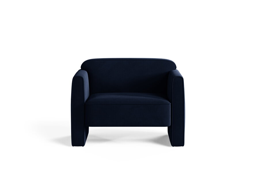 Kreslo Abby v zamatovom čalúnení tmavomodrej farby.