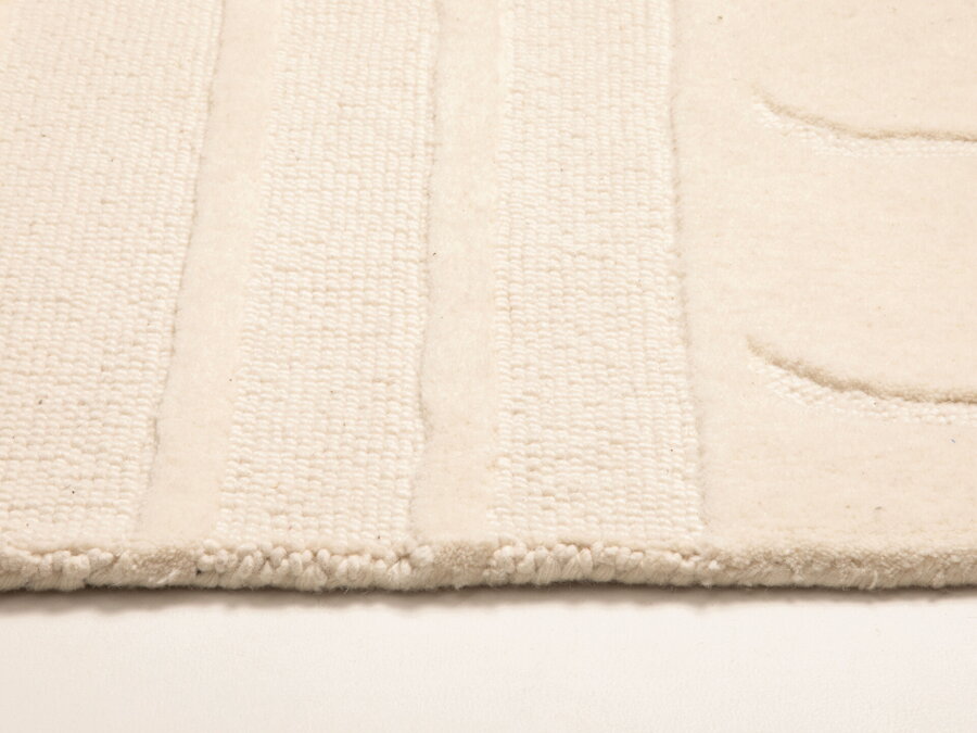 Koberec Athia v rozmere 160 x 230 cm, z prírodnej vlny béžovej farby.