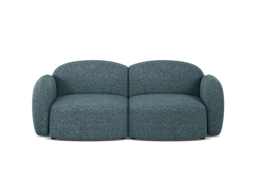 Pohovka Blair v čalúnení svetlomodrej farby.