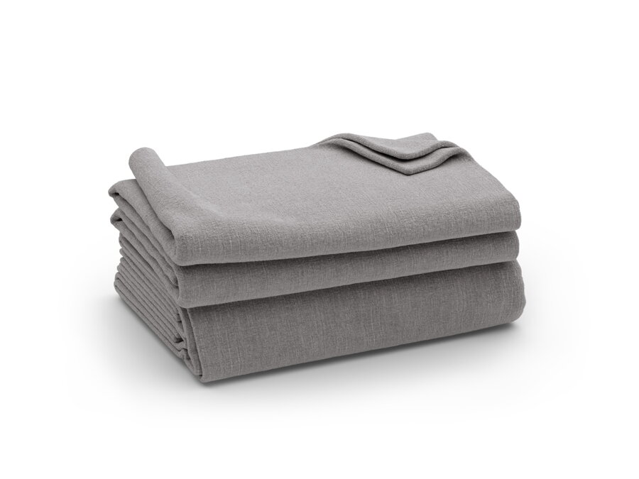 Poskladaný poťah na 4-miestnu pohovku Jodie z tkaniny s ľanovým efektom sivej farby.