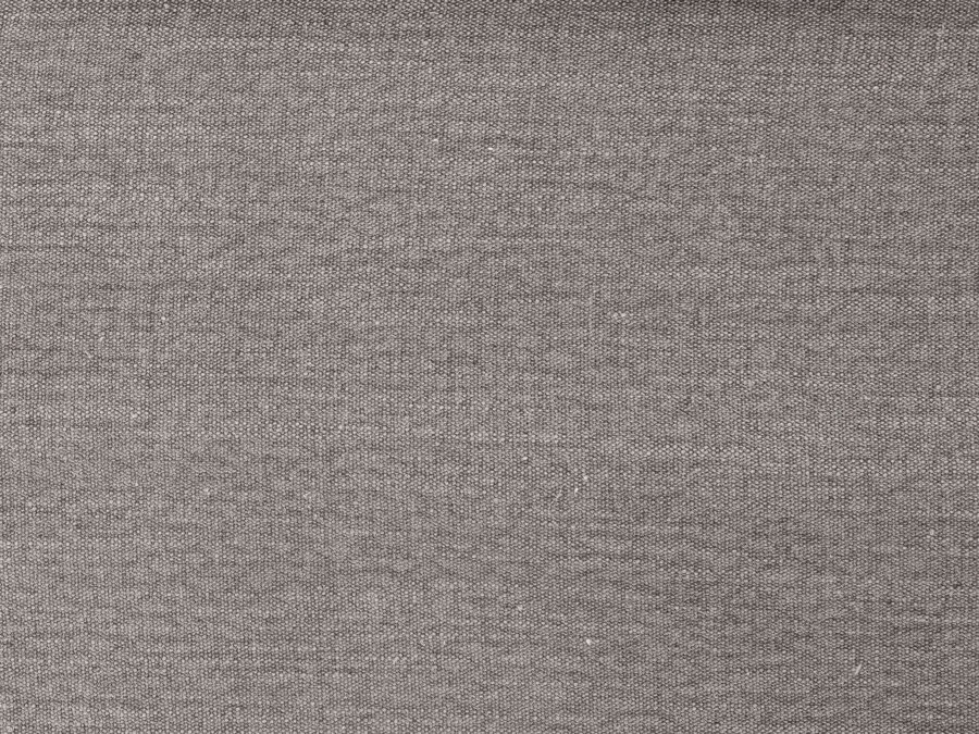 Vzorka tkaniny Structured fabric (Lins) v sivej farbe, z ktorej je vyrobený poťah na sedačku.