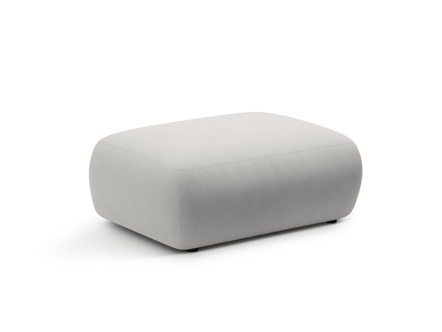 Puf Kate v čalúnení svetlosivej farby.