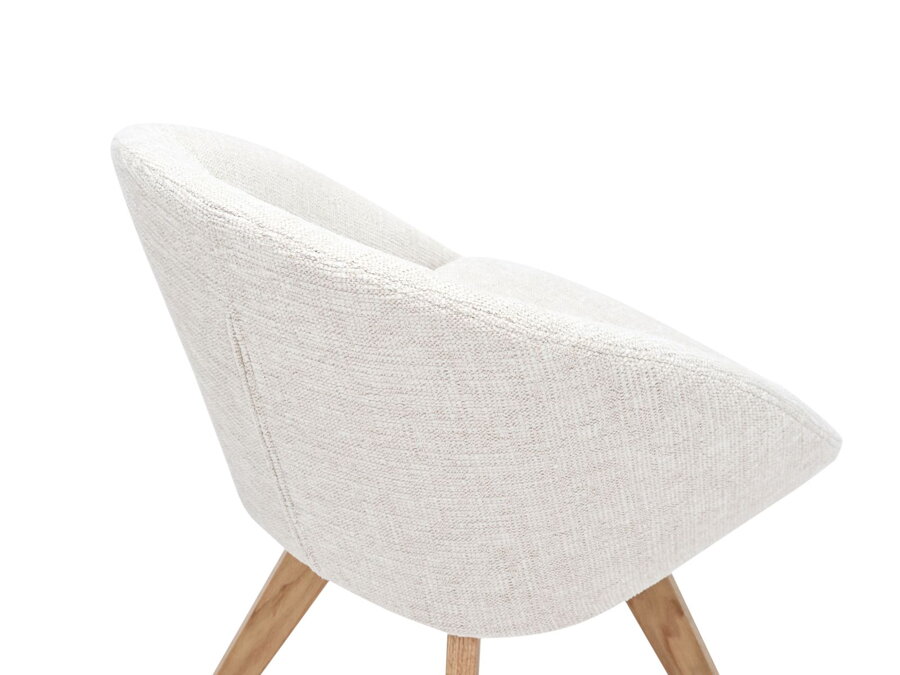 Pohľad zo zadu na čalúnenú bielu otočnú stoličku s dubovými nohami.