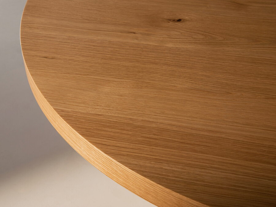 Detail na dubovú stolovú dosku Portmany.