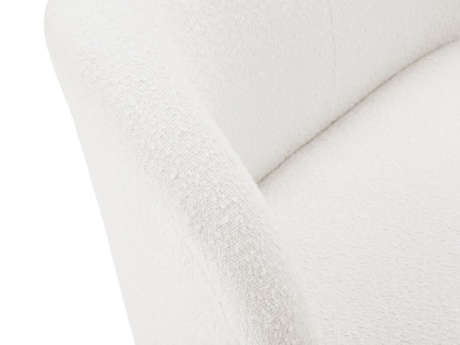 Detailný záber na béžové čalúnenie kresla Saamit.