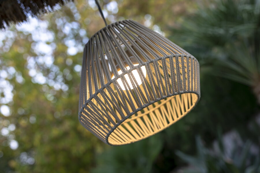 Závesná prenosná lampa z recyklovaného plastu