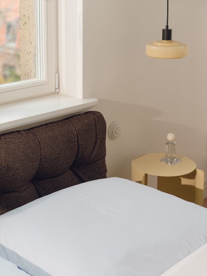 Čelo postele Bolbi Chocolate Brown Boucle – tmavohnedé