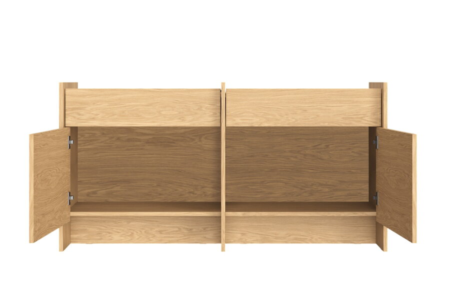 Elegantná komoda Hido z dubovej dyhy prírodnej farby s otvorenými dvierkami.