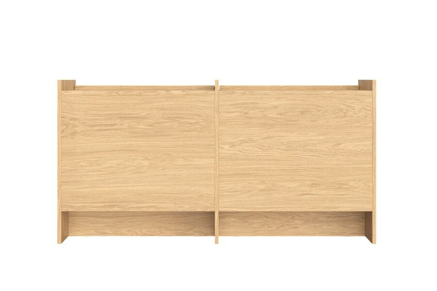 Komoda Hido z dubovej dyhy prírodnej farby a pohľad na jej zadnú stranu.
