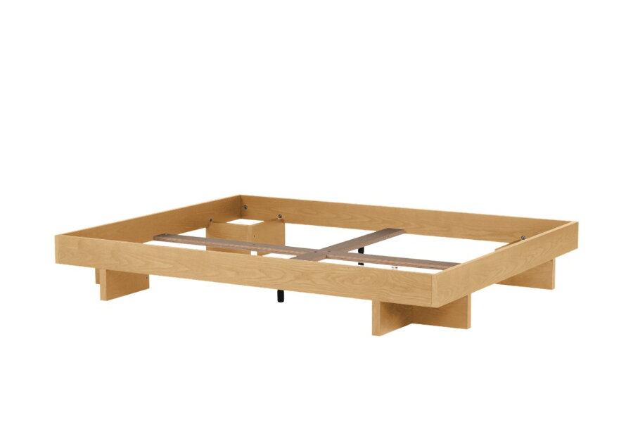 Masívny dubový rám manželskej postele Kito.