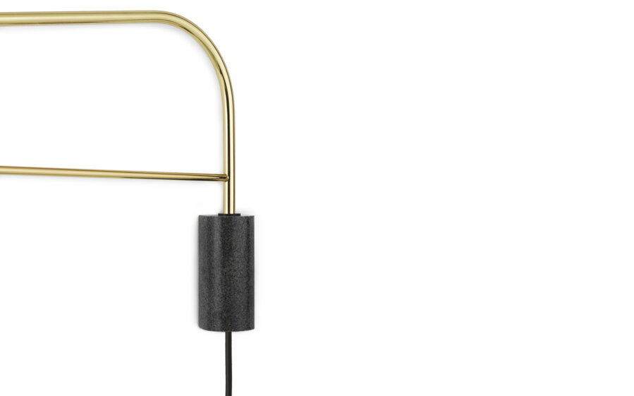 Dizajnová mosadzná nástenná lampa so žulovým prvkom