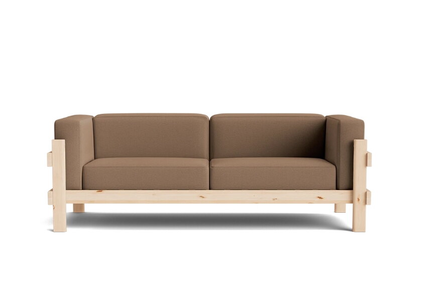 Svetlá borovicová konštrukcia pohovky Kube s hnedým čalúnením.
