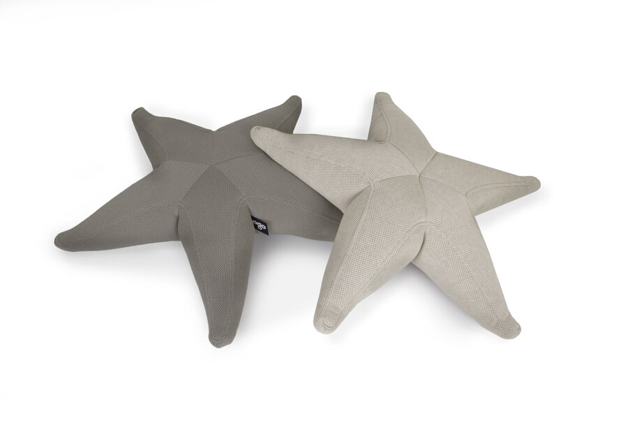 Puf Starfish v kvalite látky 3D Agora a farebnom prevedení Sand a Mineral.