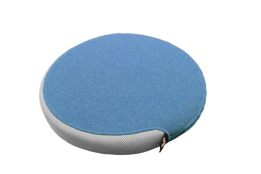 Poduška Dot Cushion v kvalite látky 3D Agora a farebnom prevedení Blue/White.
