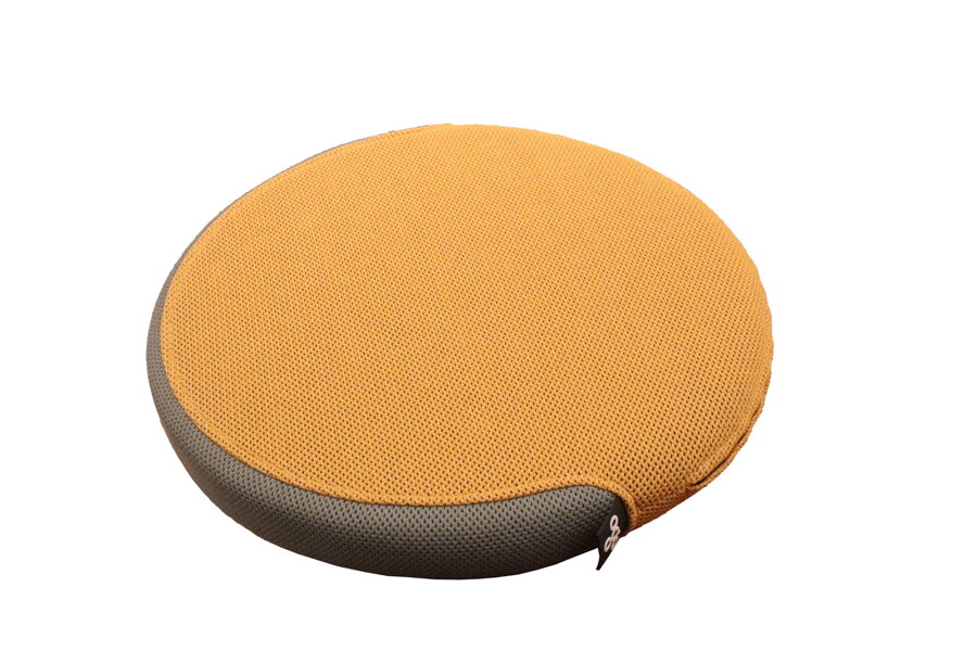 Poduška Dot Cushion v kvalite látky 3D Agora a farebnom prevedení Savanne/Mineral.
