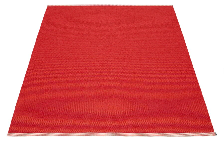 Plastový koberec MONO Red/Coral Red červenej farby.