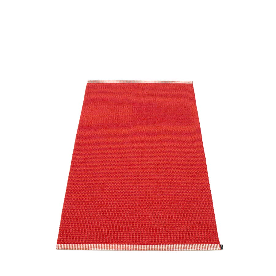 Plastový koberec MONO Red/Coral Red červenej farby.