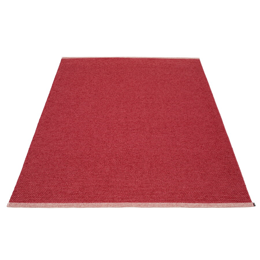 Tmavočervený plastový koberec MONO Blush/Dark Red.