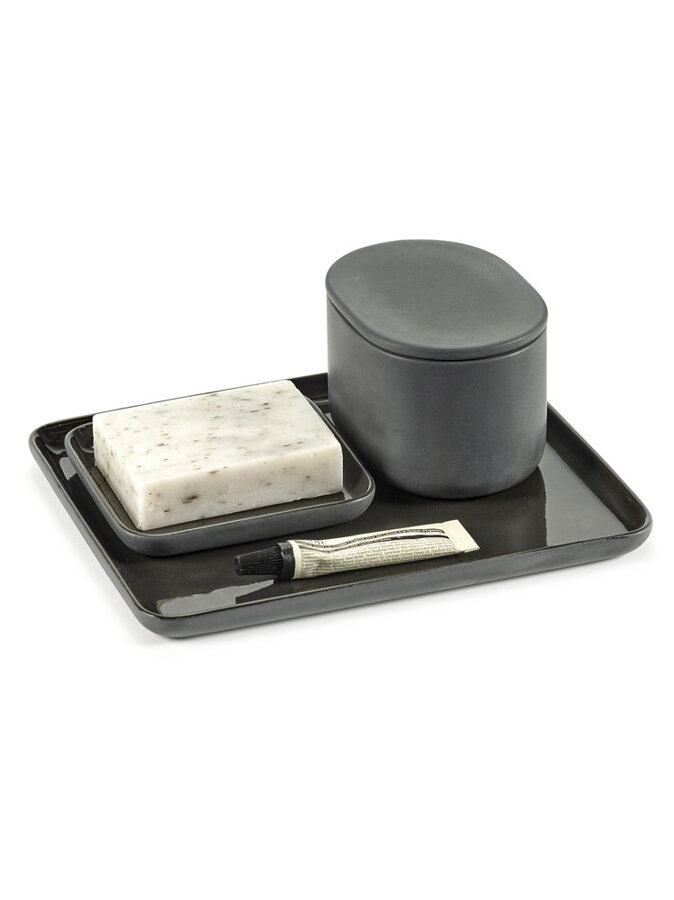 Veľký oválny úložný box z tmavosivého porcelánu na podnose s mydelničkou