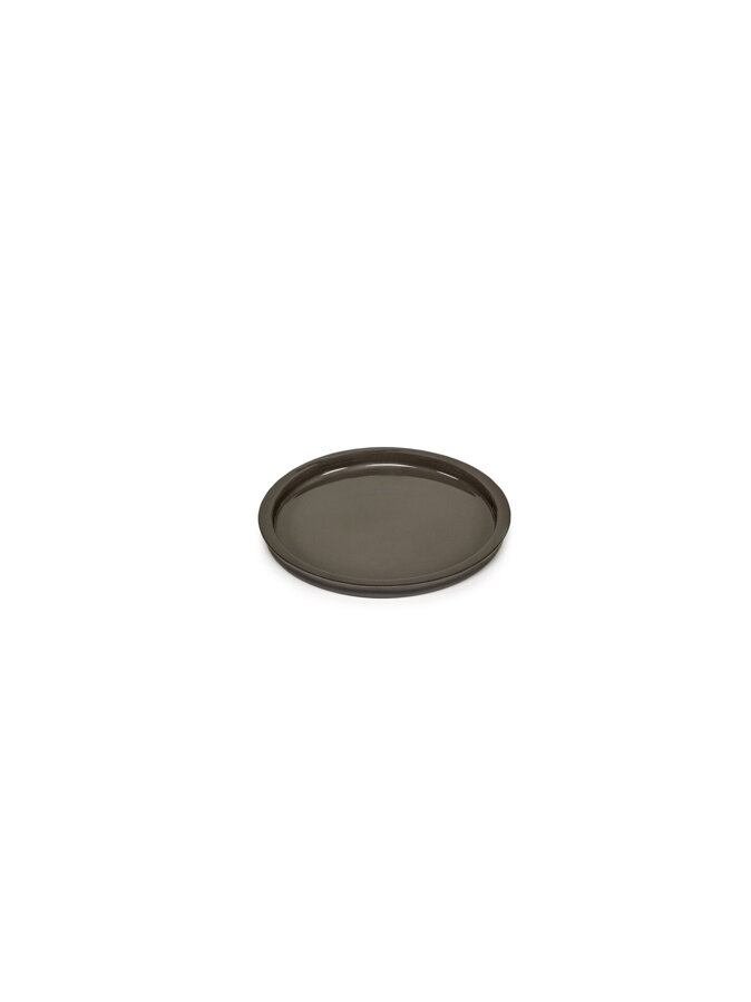 Extra malý plytký tanier Dune vyrobený z porcelánu v sivohnedej farbe s kombináciou lesklej a matnej povrchovej úpravy