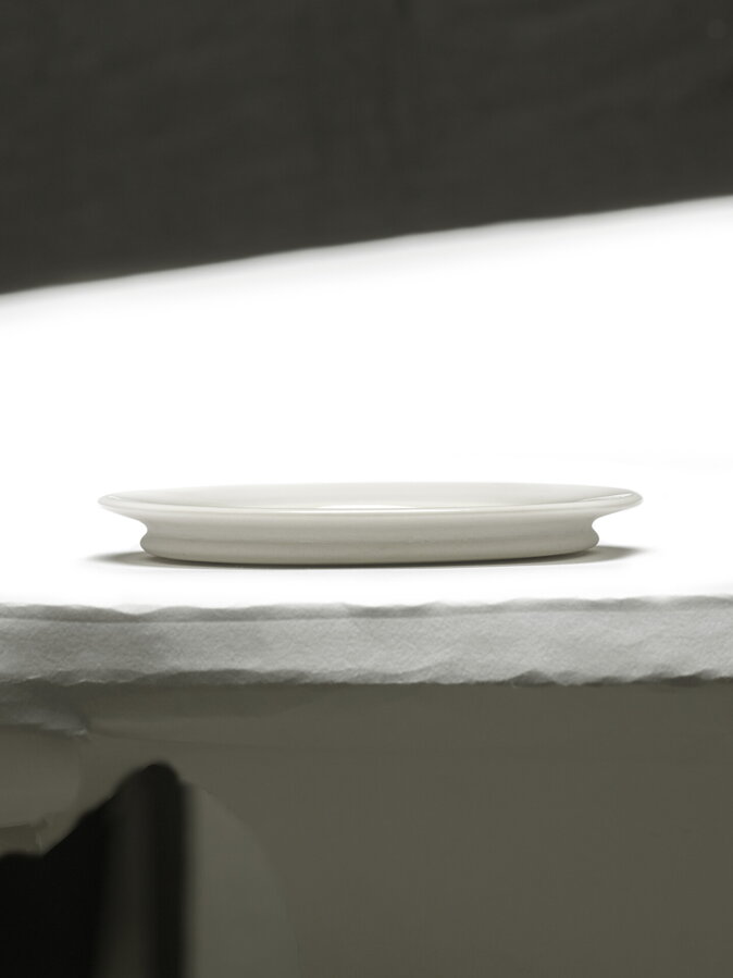 Porcelánová podšálka k šálke na kávu/čaj Dune sivobielej farby