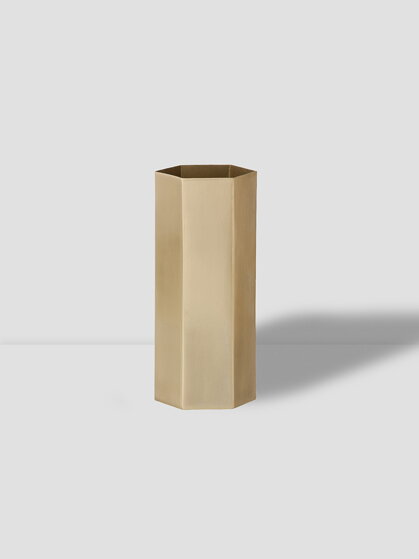 Šesťuholníková váza Hexagon Vase – mosadzná